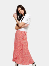 Cargar imagen en el visor de la galería, Anna flowered wrap skirt - Red - Amis de Copenhague - Red 4
