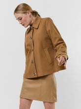 Carregar imagem no visualizador da galeria, Nevita Short Jacket - Brown - Vero Moda - Brown
