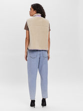 Load image into Gallery viewer, Cille Short Teddy Vest - Lavender - Vero Moda - Khaki 4
