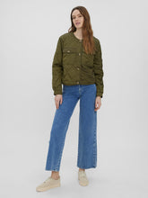 Carregar imagem no visualizador da galeria, Nella Short Jacket - Dark Olive - Vero Moda - Green 4
