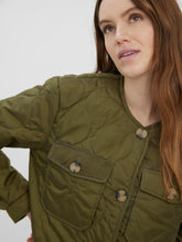 Carregar imagem no visualizador da galeria, Nella Short Jacket - Dark Olive - Vero Moda - Green 2
