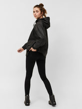 Carregar imagem no visualizador da galeria, Shady Holly Coated Jacket - Black - Vero Moda - Black 6
