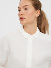 Carregar imagem no visualizador da galeria, Natali 3/4 Crop Shirt - Snow White - Vero Moda - White 3
