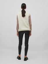 Load image into Gallery viewer, Luna Teddy Vest - Birch - VILA - White 5
