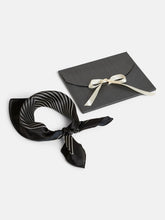 Afbeelding in Gallery-weergave laden, Diora Silk Scarf - Black - VILA - Black
