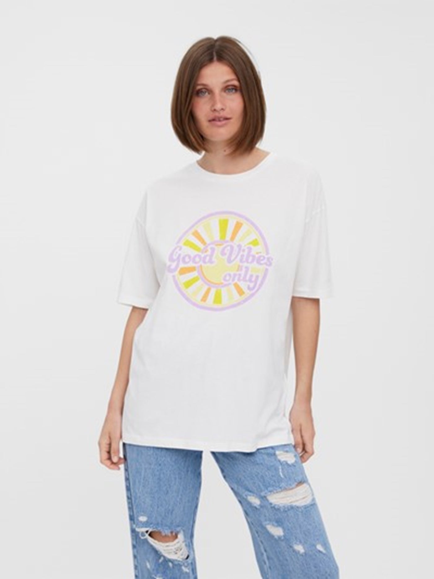 Fia Cody Long Top - White: Good Vibes Only - Vero Moda - White