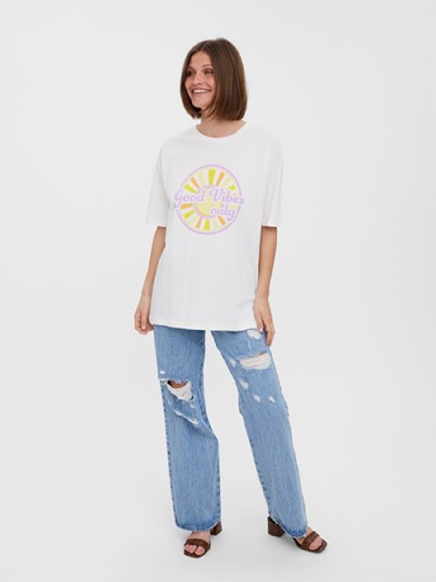 Fia Cody Long Top - White: Good Vibes Only - Vero Moda - White 4