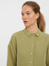 Carregar imagem no visualizador da galeria, Natali 3/4 Crop Shirt - Sage - Vero Moda - Green 2
