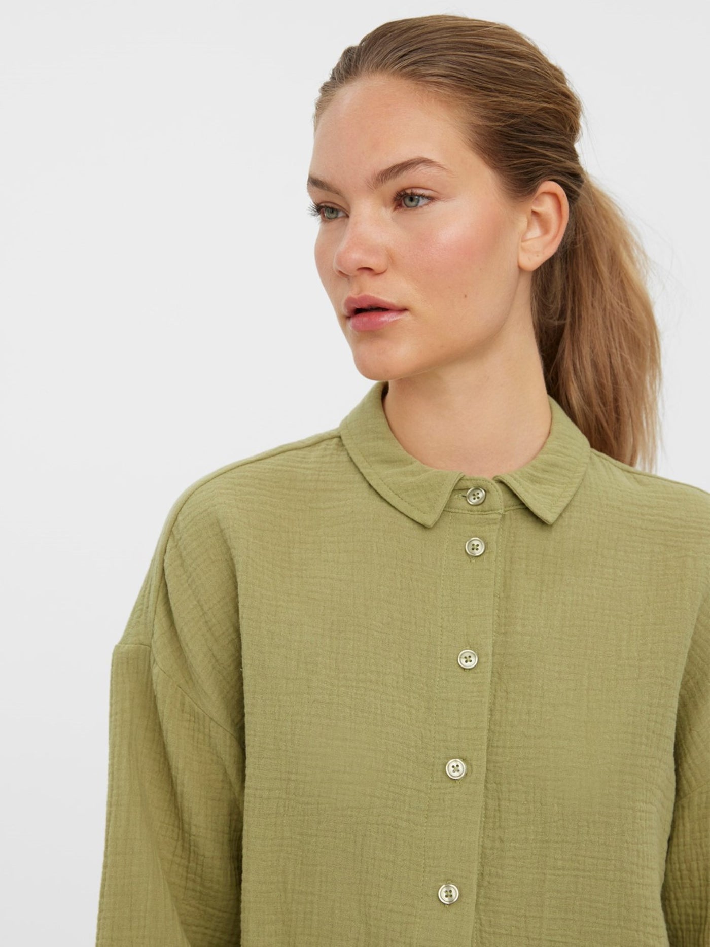 Natali 3/4 Crop Shirt - Sage - Vero Moda - Green 2