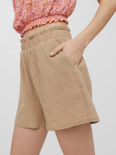 Load image into Gallery viewer, Natali Shorts - Nomad - Vero Moda - Khaki 2
