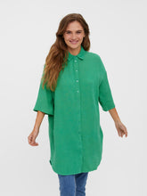 Cargar imagen en el visor de la galería, Natali 3/4 overshirt - Holly Green - Vero Moda - Green 3
