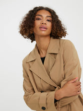 Carregar imagem no visualizador da galeria, Tessa Long Trenchcoat - Tigers Eye - Vero Moda - Khaki 2
