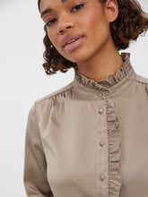 Carregar imagem no visualizador da galeria, Adjure Shirt - Roasted Cashew - Vero Moda - Khaki 2
