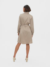 Carregar imagem no visualizador da galeria, Adjure Dress - Roasted Cashew - Vero Moda - Khaki 4
