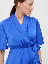 Charger l&#39;image dans la galerie, Amalia Wrap Top - Dazzling Blue - Vero Moda - Blue 2
