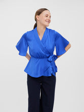 Charger l&#39;image dans la galerie, Amalia Wrap Top - Dazzling Blue - Vero Moda - Blue
