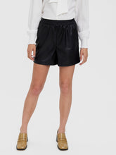 Load image into Gallery viewer, Alva Shorts - Black - Vero Moda - Black
